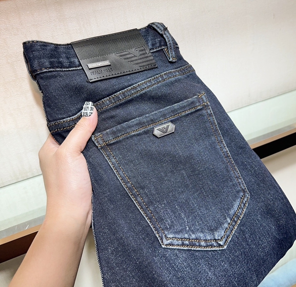 ブランドジーンズ正面デザイン